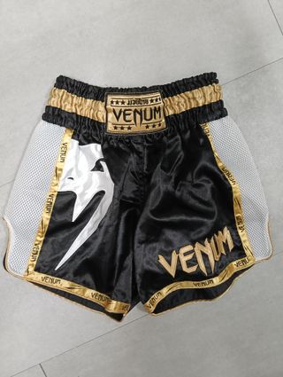 Pantalón de boxeo Venum negro y dorado