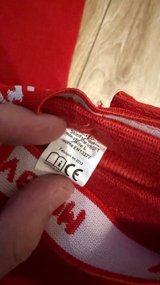 Guantes y espinilleras Venum rojos