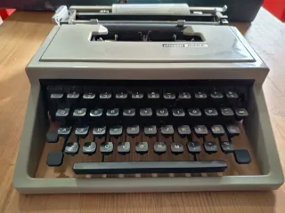 Máquina de escribir Olivetti Dora Vintage