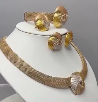 Conjunto Bañado Oro y Diamantes Imitación