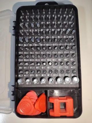 Juego de destornilladores y herramientas