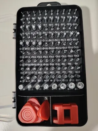 Juego de destornilladores y herramientas