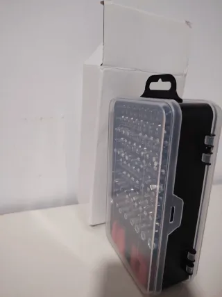 Juego de destornilladores y herramientas