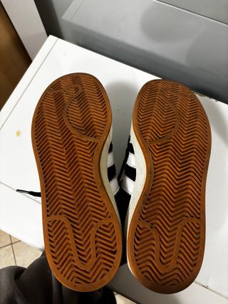 Scarpe Adidas nere e bianche