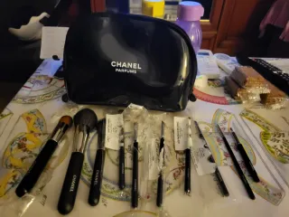 Lote neceser, brochas y pinceles Chanel ,regalo 3 