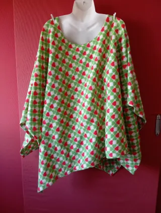 Vestaglia con cuori rossi e verdi in pile