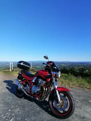 Suzuki Bandit GSF-600N
Motor SACS, carburación