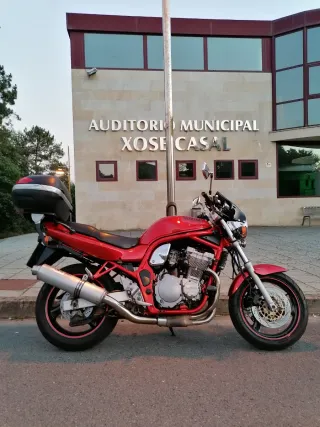 Suzuki Bandit GSF-600N
Motor SACS, carburación