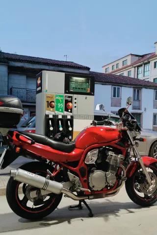 Suzuki Bandit GSF-600N
Motor SACS, carburación