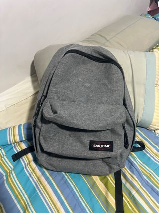 Mochila Eastpak Clásica Gris