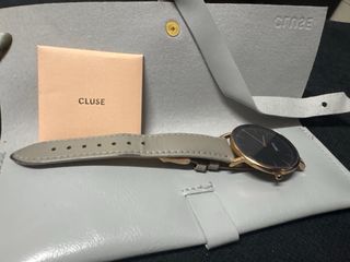 Reloj Cluse Gris con Correa Negra