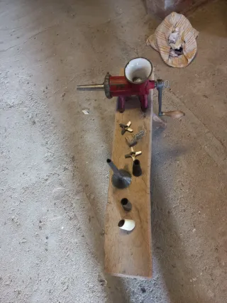 Máquina antigua para hacer chorizo