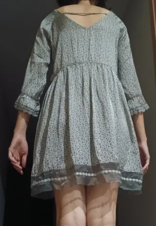 Vestido estampado floral gris