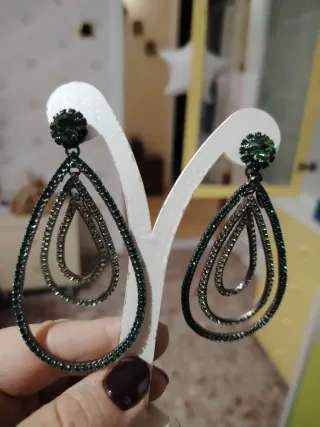 Orecchini pendenti verdi e argento