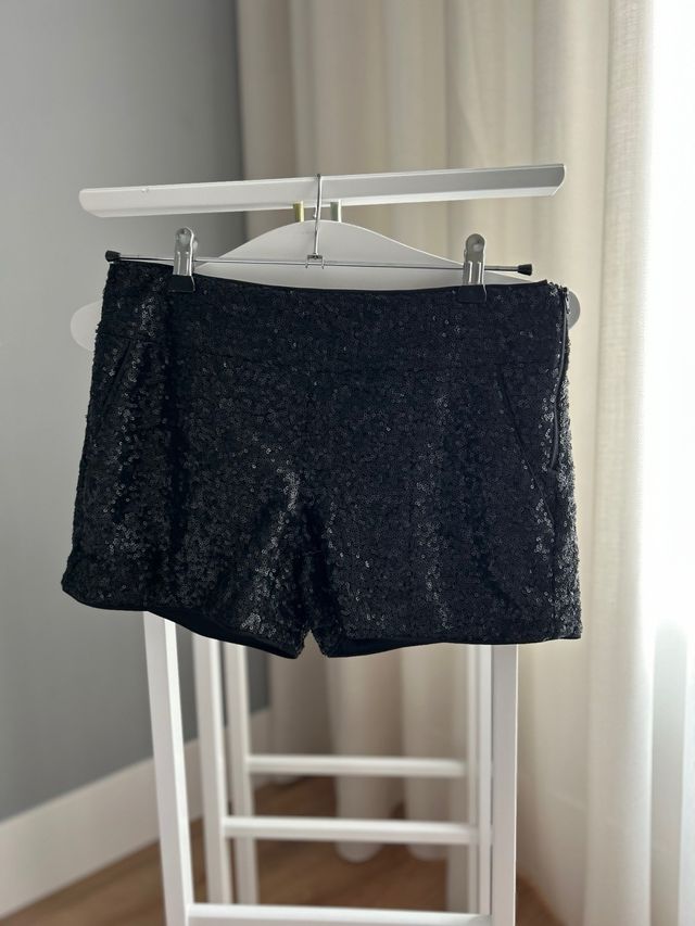 Shorts negros con lentejuelas