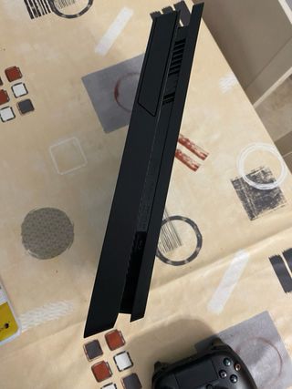 PS4 Slim 1TB + 5 Juegos + 1 Mando y Caja Original