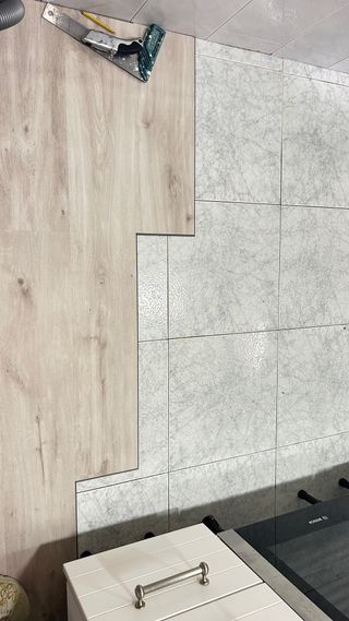 montaje de suelo vinílico y parquet