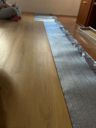 montaje de suelo vinílico y parquet