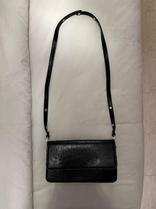 Bolso negro de piel sintética