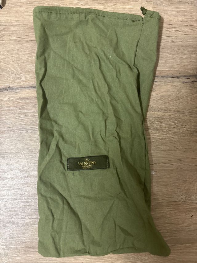 Funda Valentino Garavani Verde Oliva