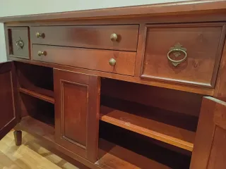 Aparador de madera clásico