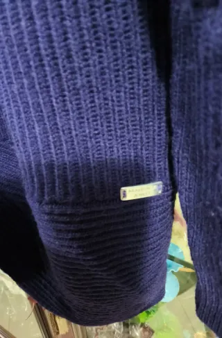 Cardigan in lana viola