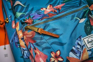 Herschel mochila Settlement M Nuevo Floral Azul