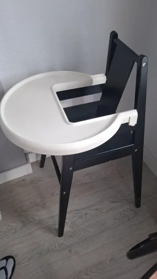 Trona IKEA madera negra