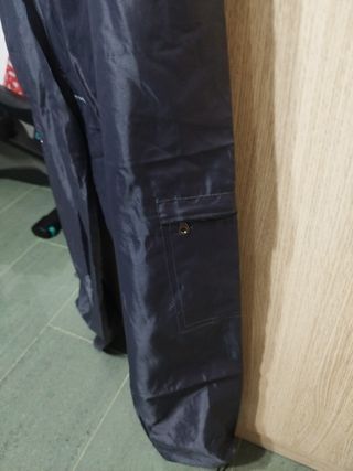 Pantalón Impermeable griscon cremalleras y cordone