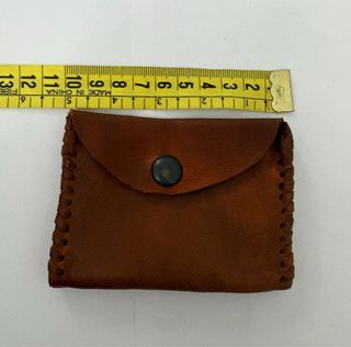 Monedero de cuero hecho a mano