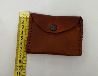Monedero de cuero hecho a mano
