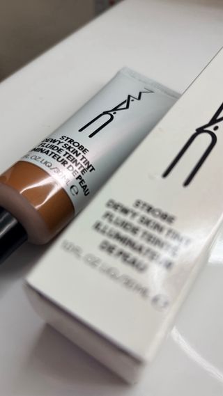 MAC crema hidratante iluminadora BB cream color