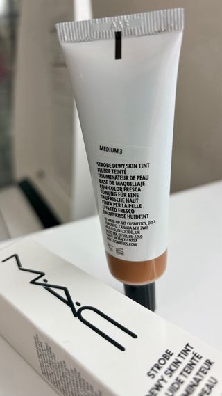 MAC crema hidratante iluminadora BB cream color