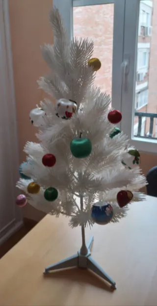 Árbol de Navidad blanco decorado