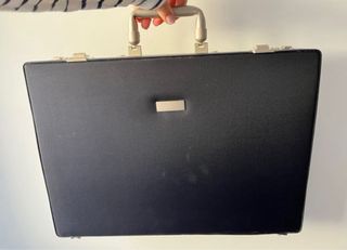 Maletín negro con ruedas