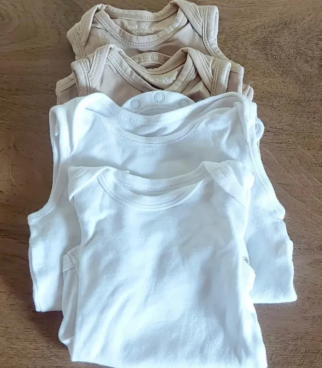 Lote 4 bodies bebé 0-6 meses
