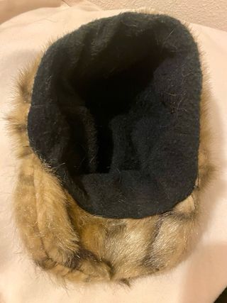 Gorra pelo sintético marrón y negro