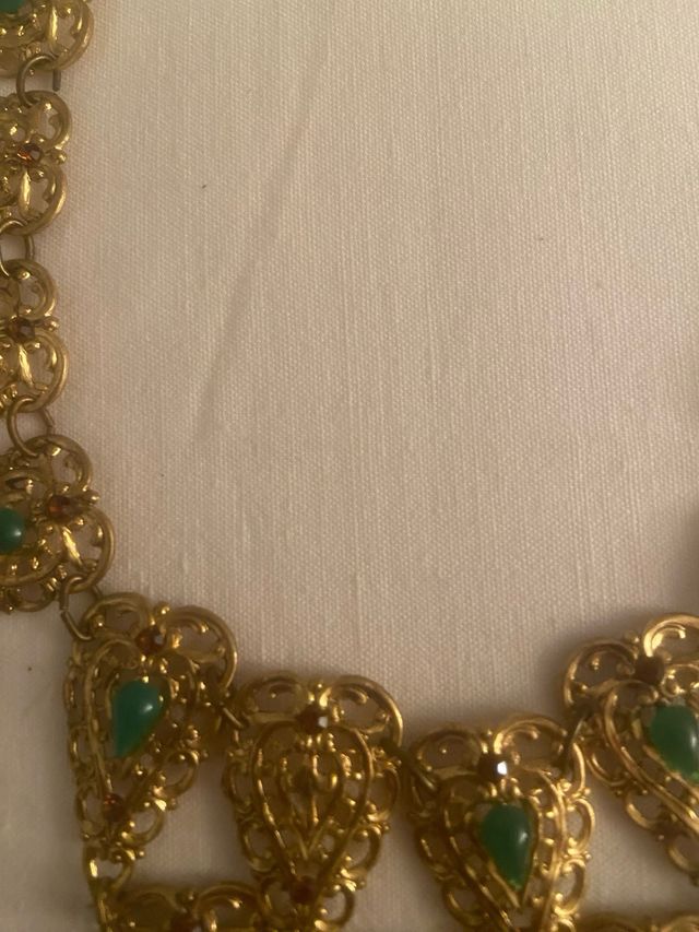 Collana etnica oro e verde mancano 2 pietre