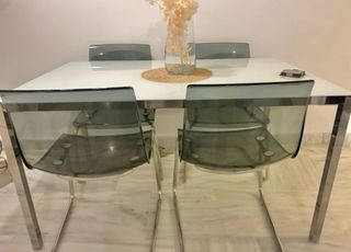 Set de 4 sillas transparentes