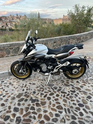 Moto MV Agusta stradale 800