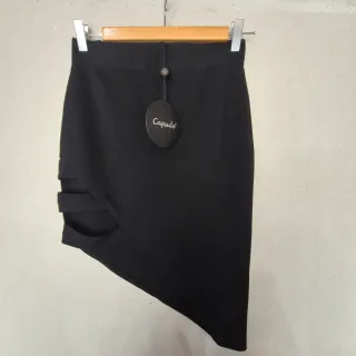 Minigonna nera Capsule XS taglio trasversale