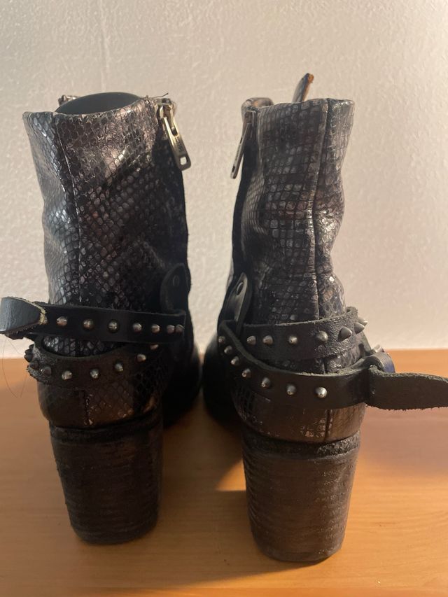 Botines AS 98 piel serpiente tacón