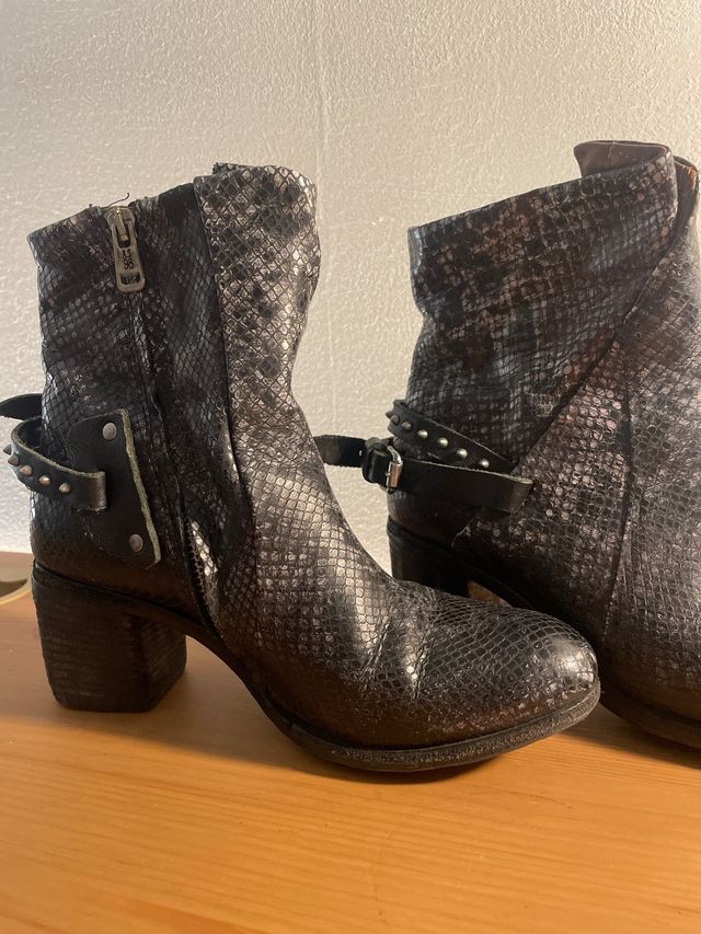 Botines AS 98 piel serpiente tacón