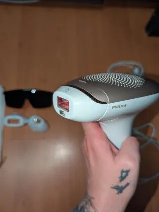 Depiladora Láser Philips Blanca y Dorada