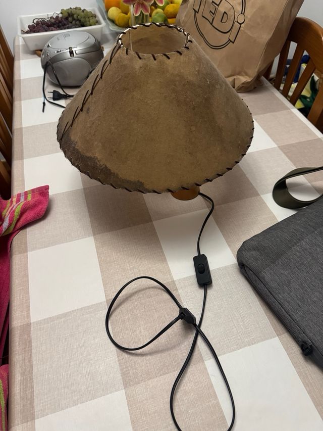 Lámpara de mesa vintage madera y tela