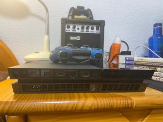 PS4 500GB + 5 Juegos