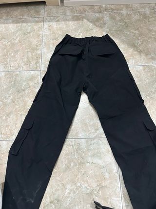 Pantalón cargo negro