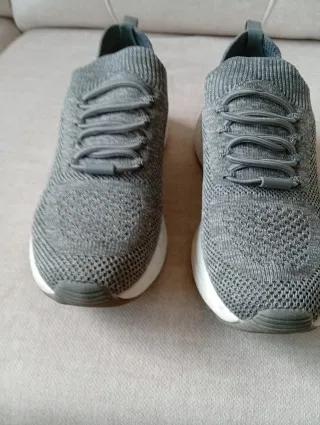 Zapatillas Skechers Gris y Blanco