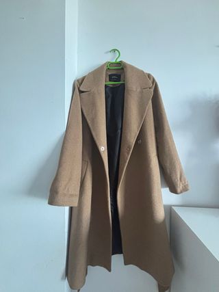 Abrigo largo, beige.