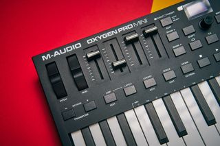 Teclado Midi M-AUDIO Oxygen Pro Mini 32
